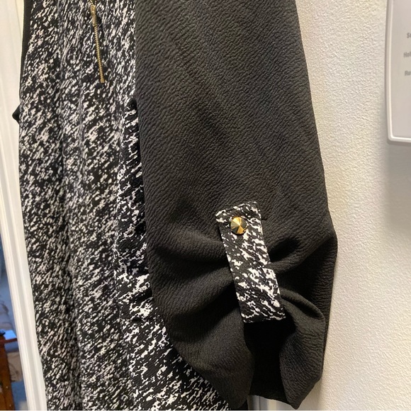 Avenue Size 26/28 Black and White Pattern Top NWT - Picture 4 of 10